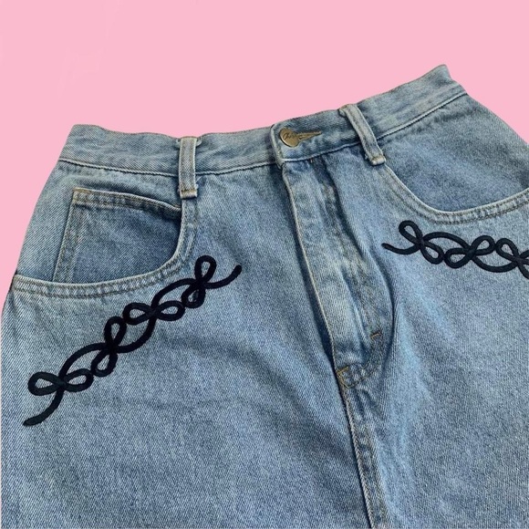 Vintage High Waist Embroidered Demin Size 5 Mini Skirt! - Picture 4 of 4